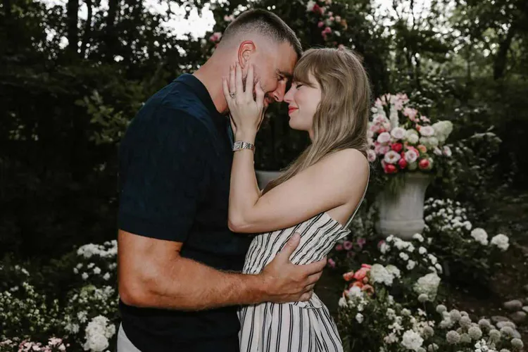 Travis Kelce Proposes to Taylor Swift